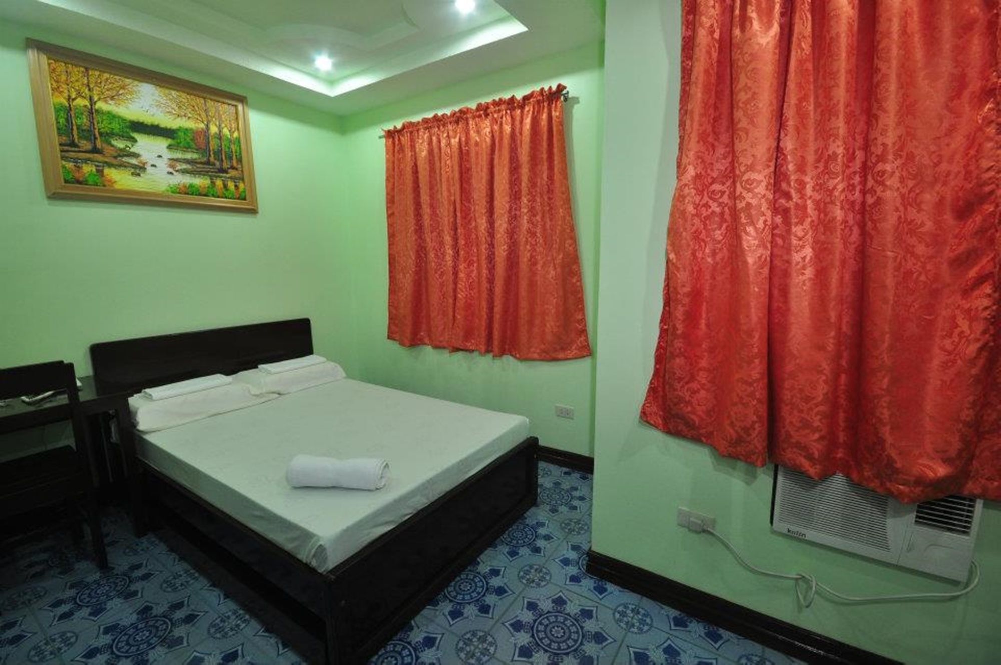Rooms R Us - Voyagers Palace Puerto Princesa Exterior foto